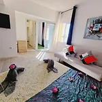 Dom wakacyjny Daniel Beachfront, 2 Wifi Free Playa de las Americas (Tenerife)