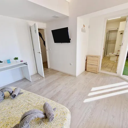 Daniel Beachfront, 2 Wifi Free Playa de las Americas (Tenerife)